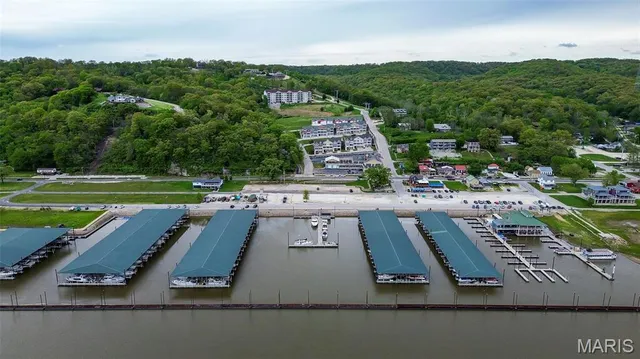 $330,000 | 306 Pelican Way, Grafton, IL 62037