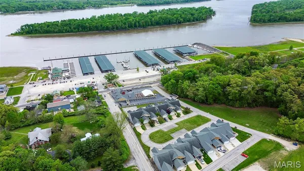 $330,000 | 306 Pelican Way, Grafton, IL 62037