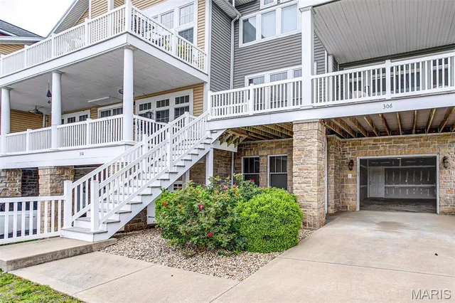 $330,000 | 306 Pelican Way, Grafton, IL 62037