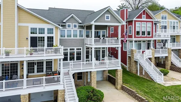 $330,000 | 306 Pelican Way, Grafton, IL 62037