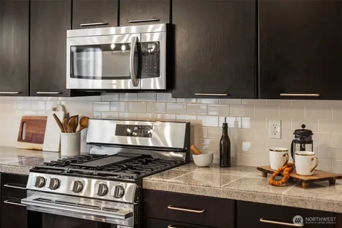 $795,000 | 1848 Northeast Kenyon Court, Issaquah, WA 98029