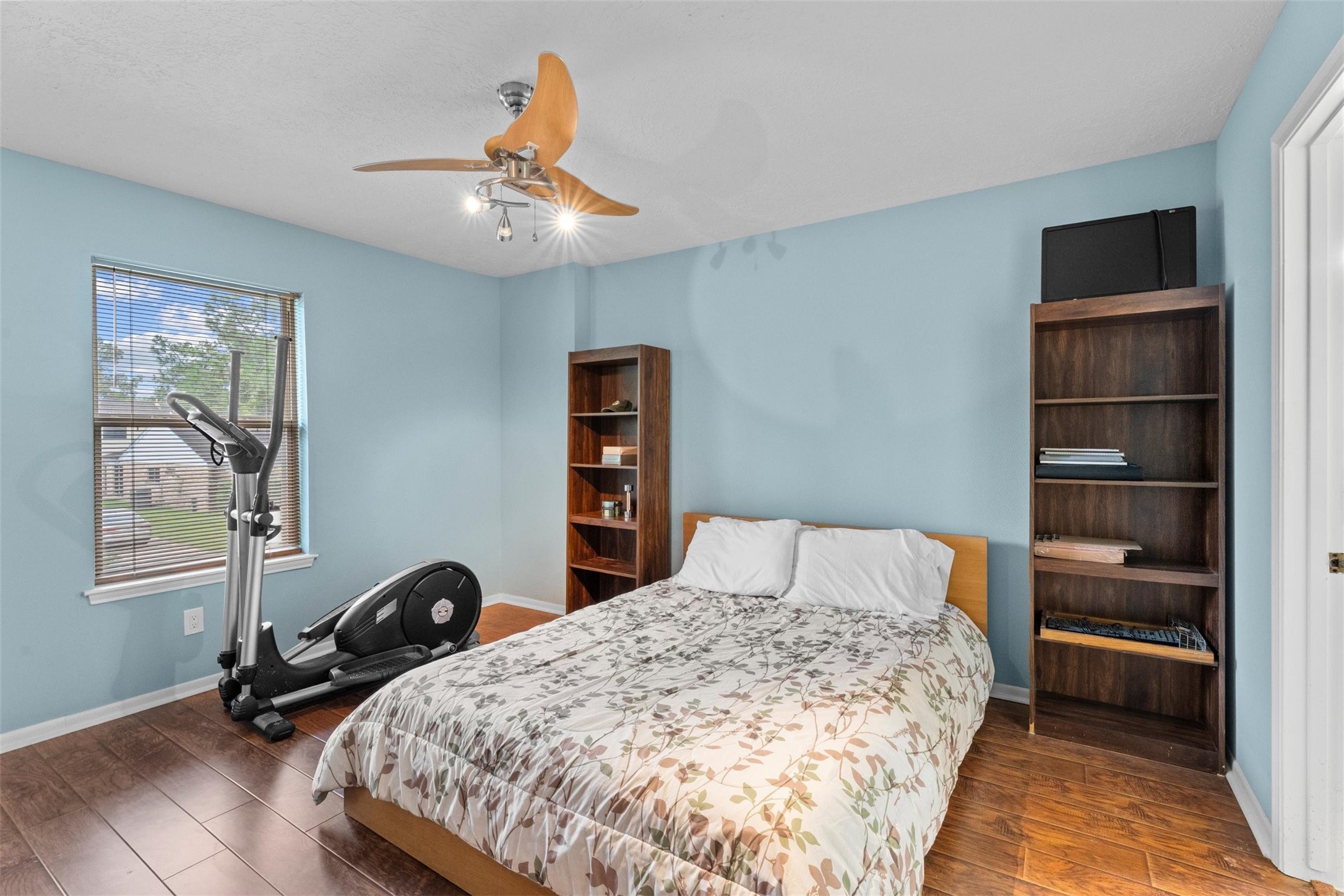 3826 Shipman Lane Spring, TX 77388 - Photo 31 of 43 Roomy secondary bedroom