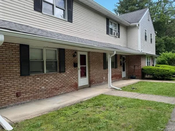 $2,800 | 23 Brewster Road, Cornwall, NY 12518