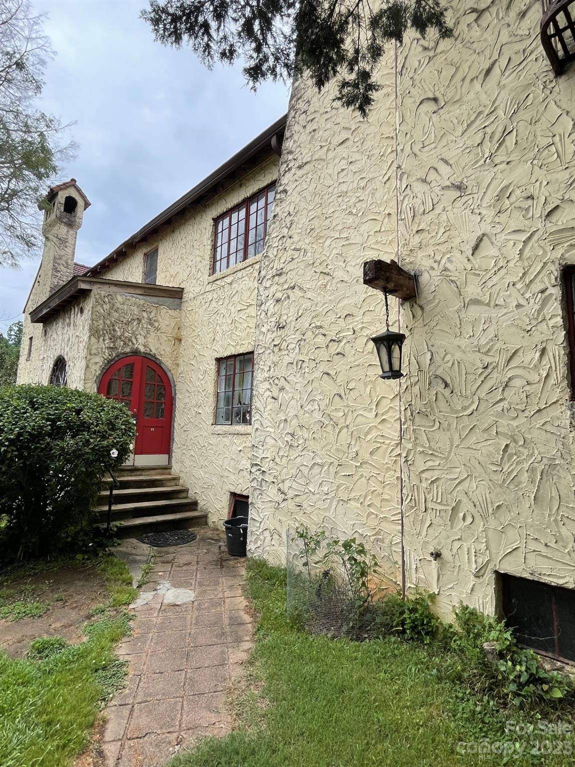 85 Melrose Avenue Tryon, NC 28782 - Photo 17 of 22 a front view of a house with a garden
