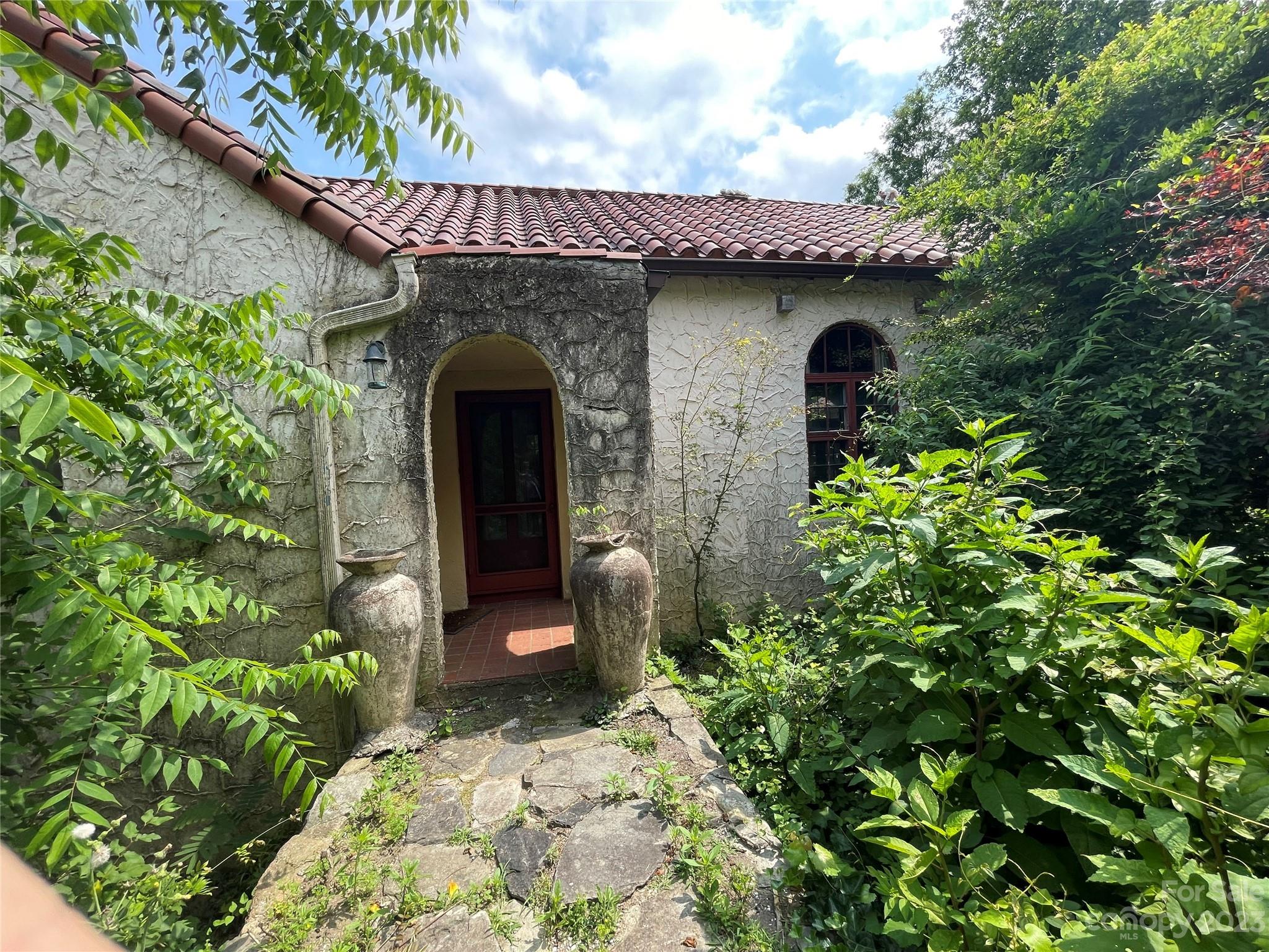 85 Melrose Avenue Tryon, NC 28782 - Photo 2 of 22 a front view of a house with garden