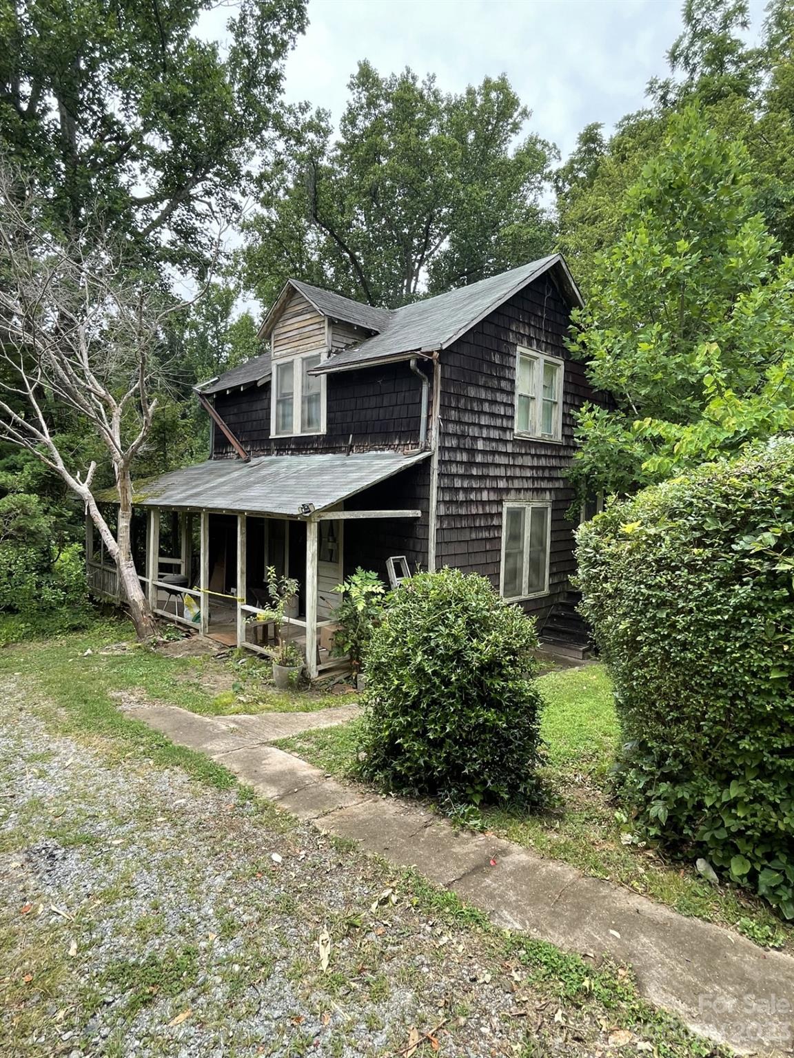 85 Melrose Avenue Tryon, NC 28782 - Photo 22 of 22 a front view of a house with a yard