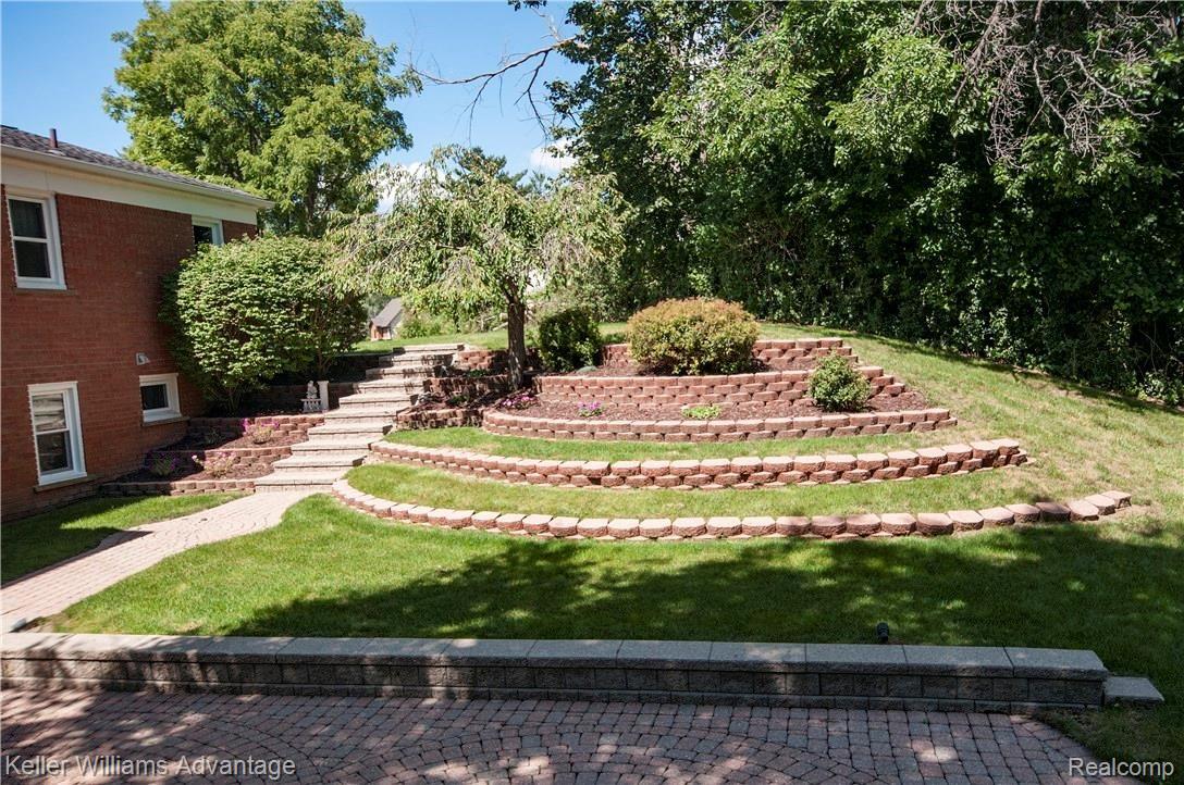 26508 Farmington Road Farmington, MI 48334 - Photo 3 of 45 Farmington Rd._26508_Backyard_004