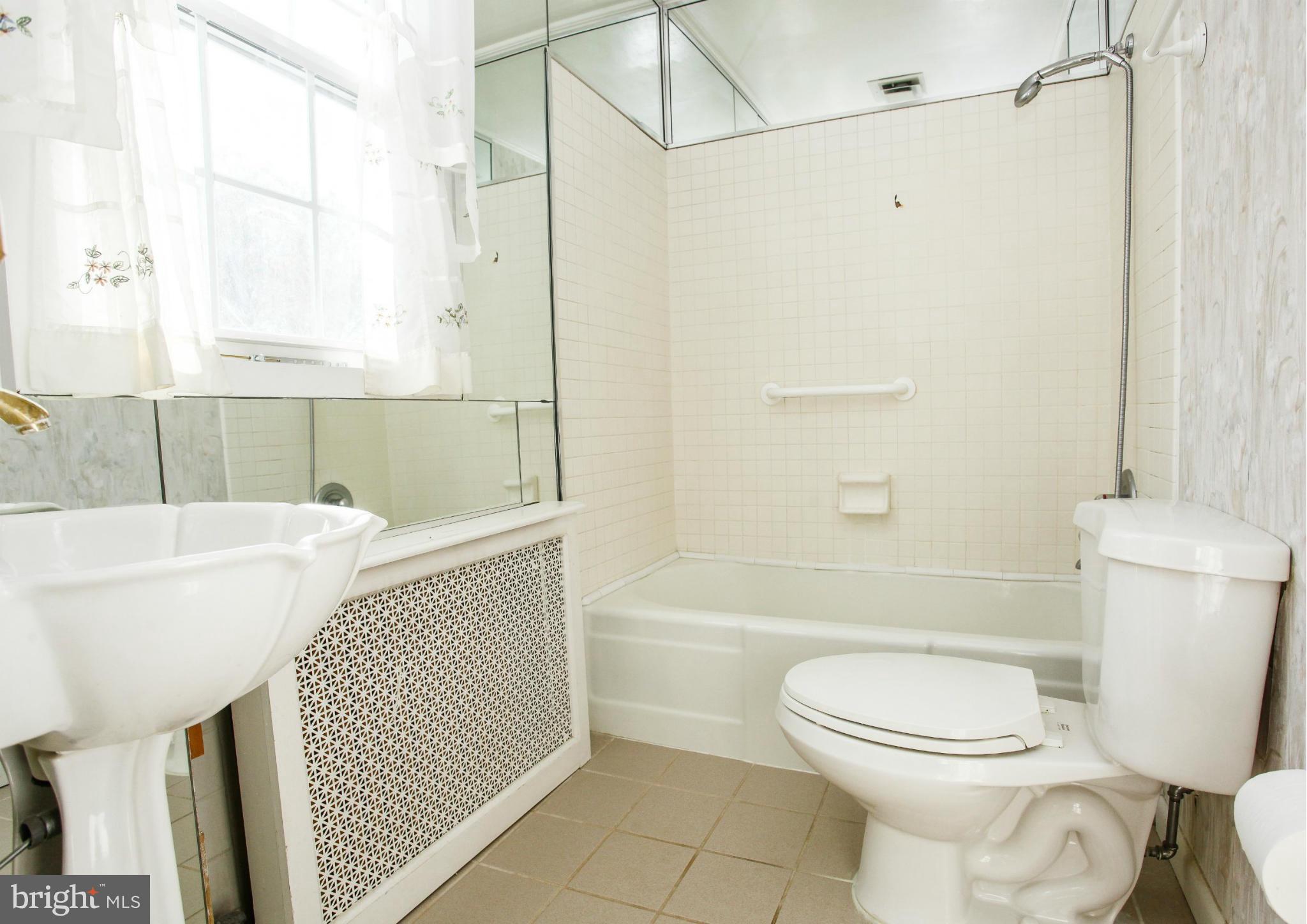 1707 Frederick Road Catonsville, MD 21228 - Photo 20 of 30 Unique 2nd Floor Bath