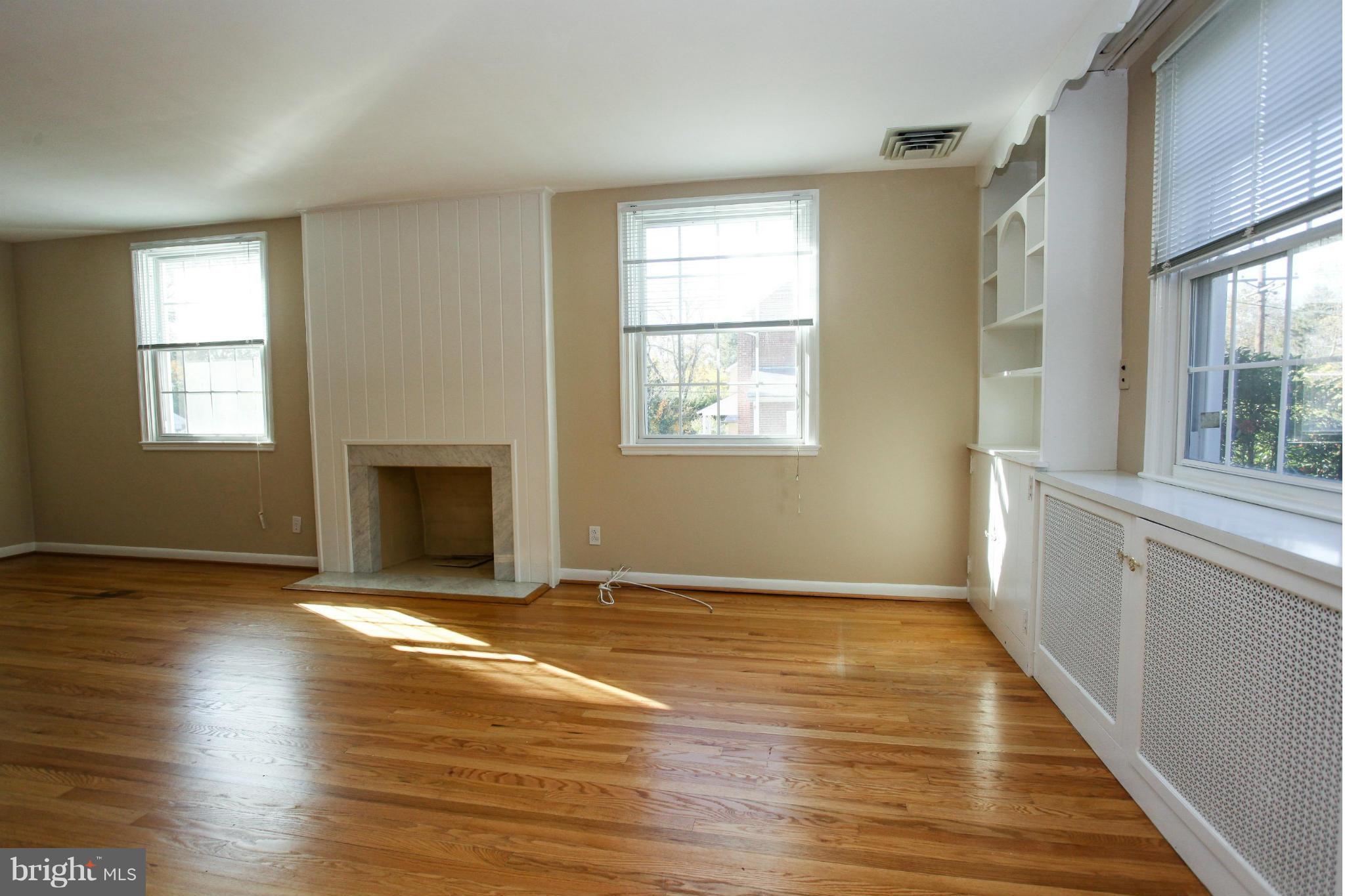 1707 Frederick Road Catonsville, MD 21228 - Photo 5 of 30 Very spacious Living Room