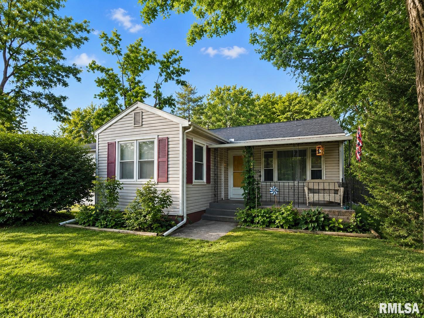 202 South Wood Street Athens, IL 62613 - Photo 1 of 2