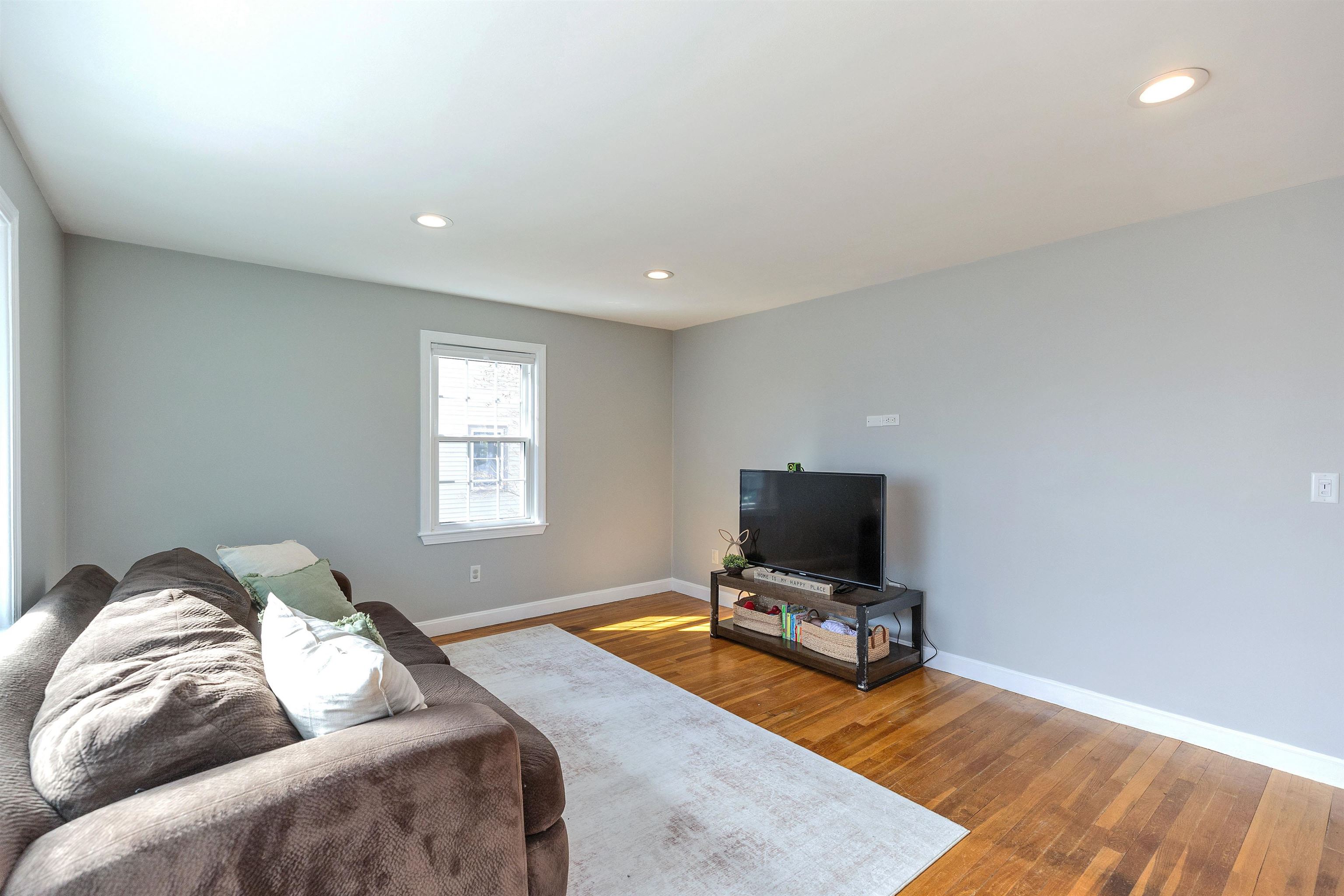 385 Hill Street Manchester, NH 03102 - Photo 13 of 53