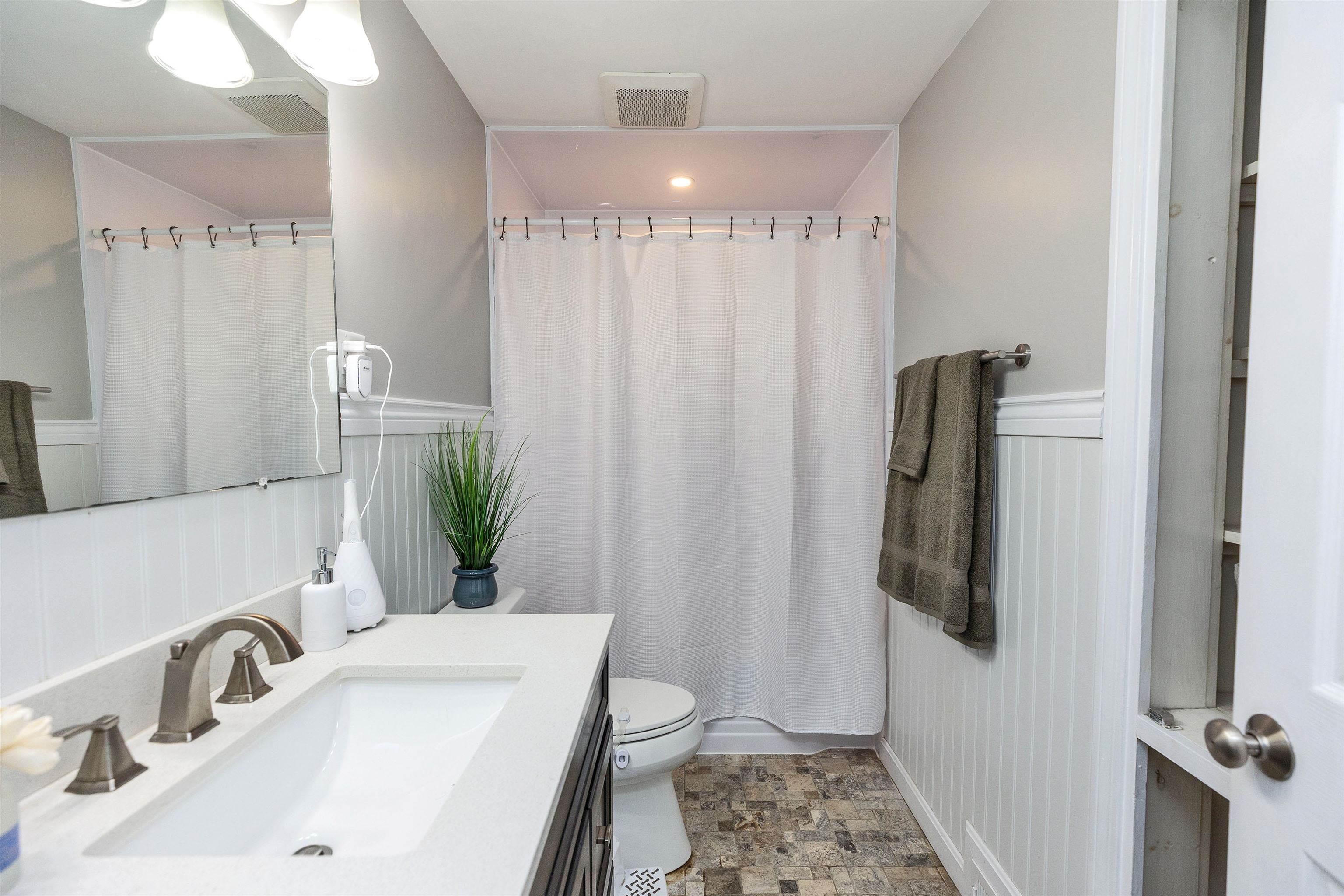 385 Hill Street Manchester, NH 03102 - Photo 19 of 53