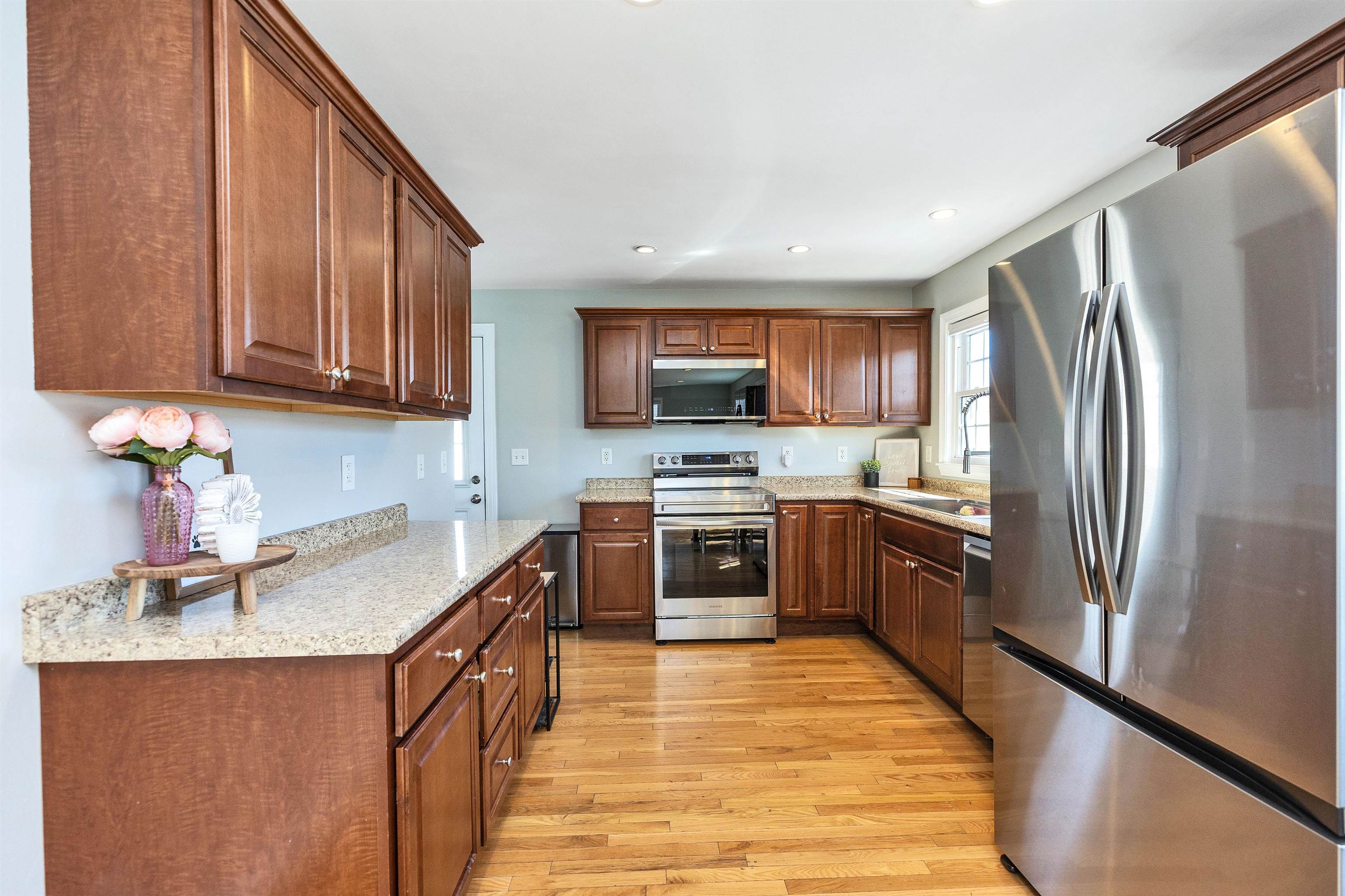 385 Hill Street Manchester, NH 03102 - Photo 2 of 53