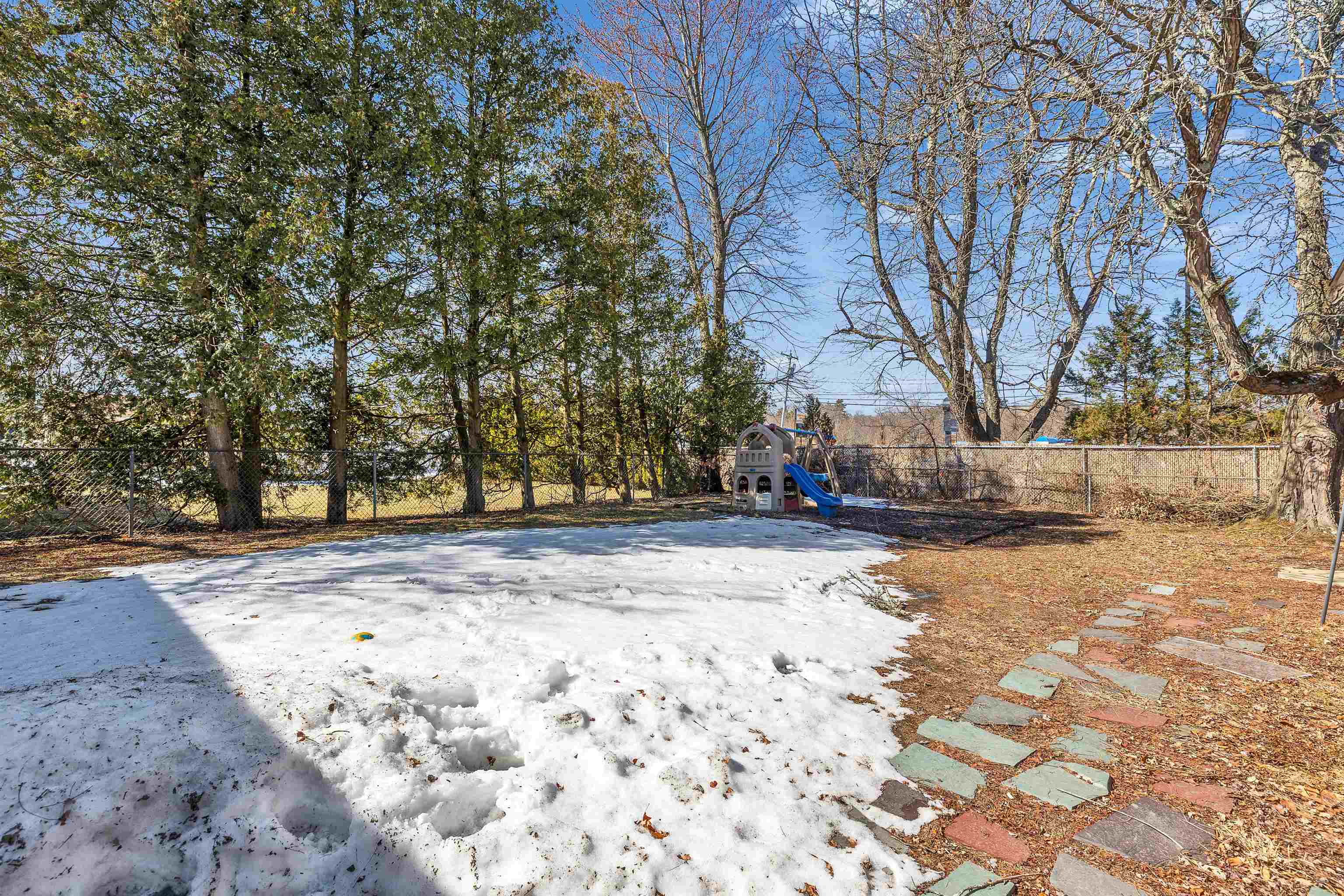 385 Hill Street Manchester, NH 03102 - Photo 38 of 53