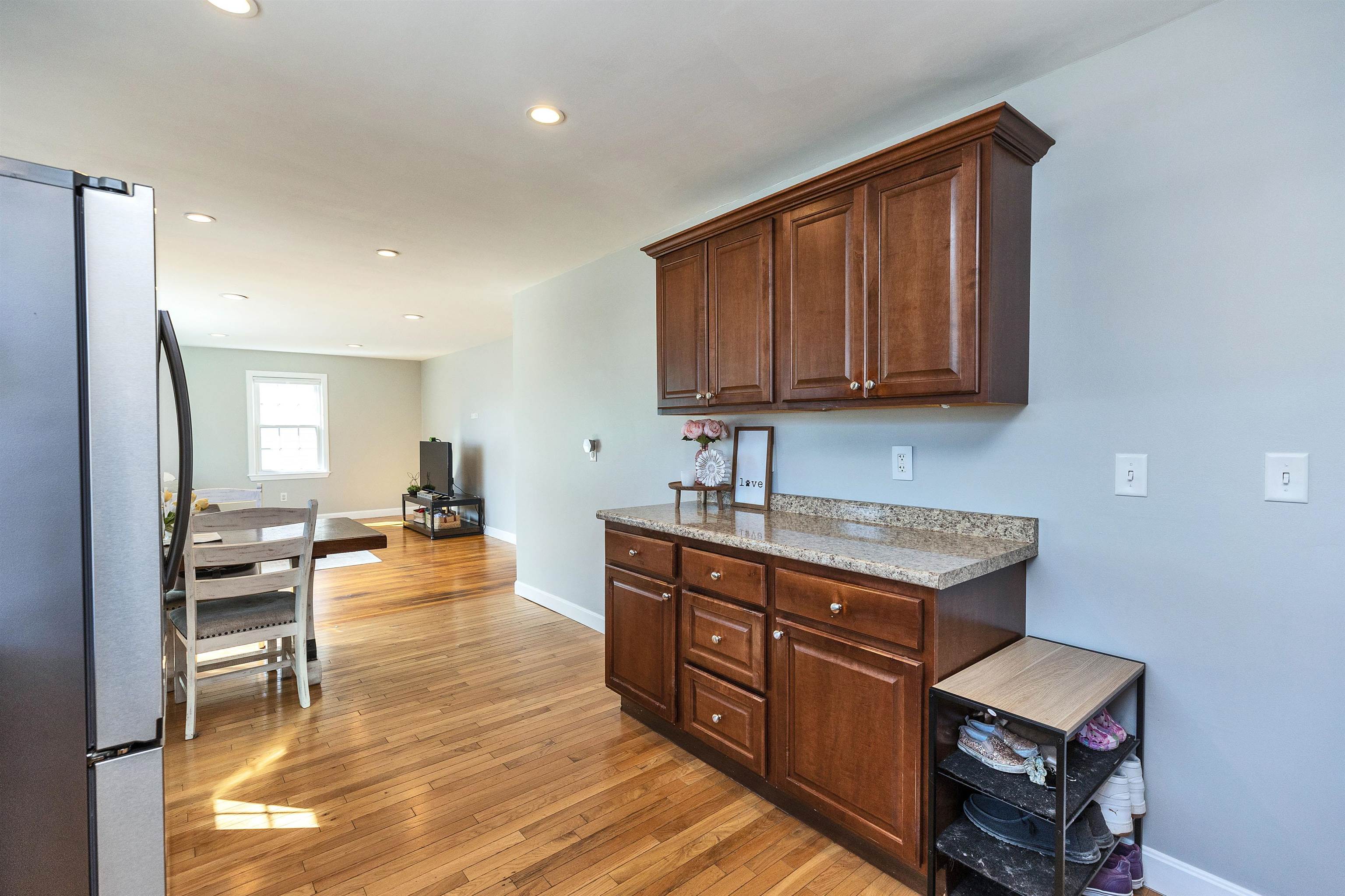 385 Hill Street Manchester, NH 03102 - Photo 5 of 53