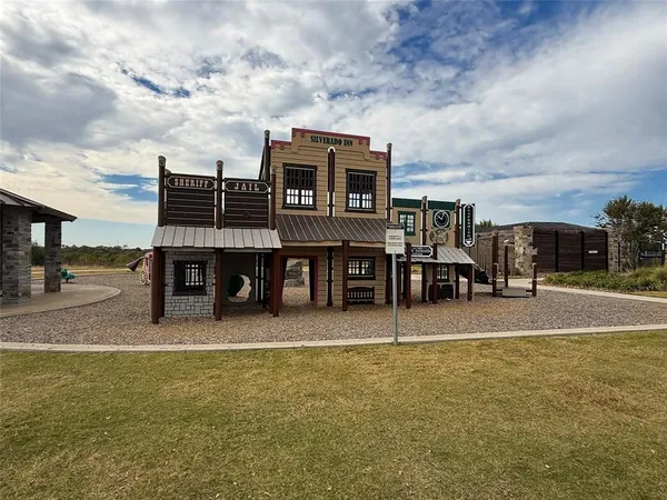 a view of building with outdoor space