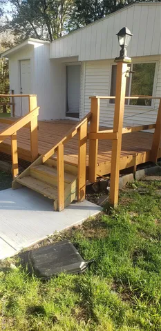 a view of a house with backyard