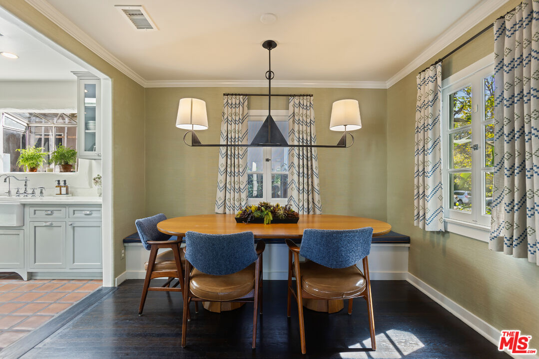950 South Muirfield Road Los Angeles, CA 90019 - Photo 19 of 43