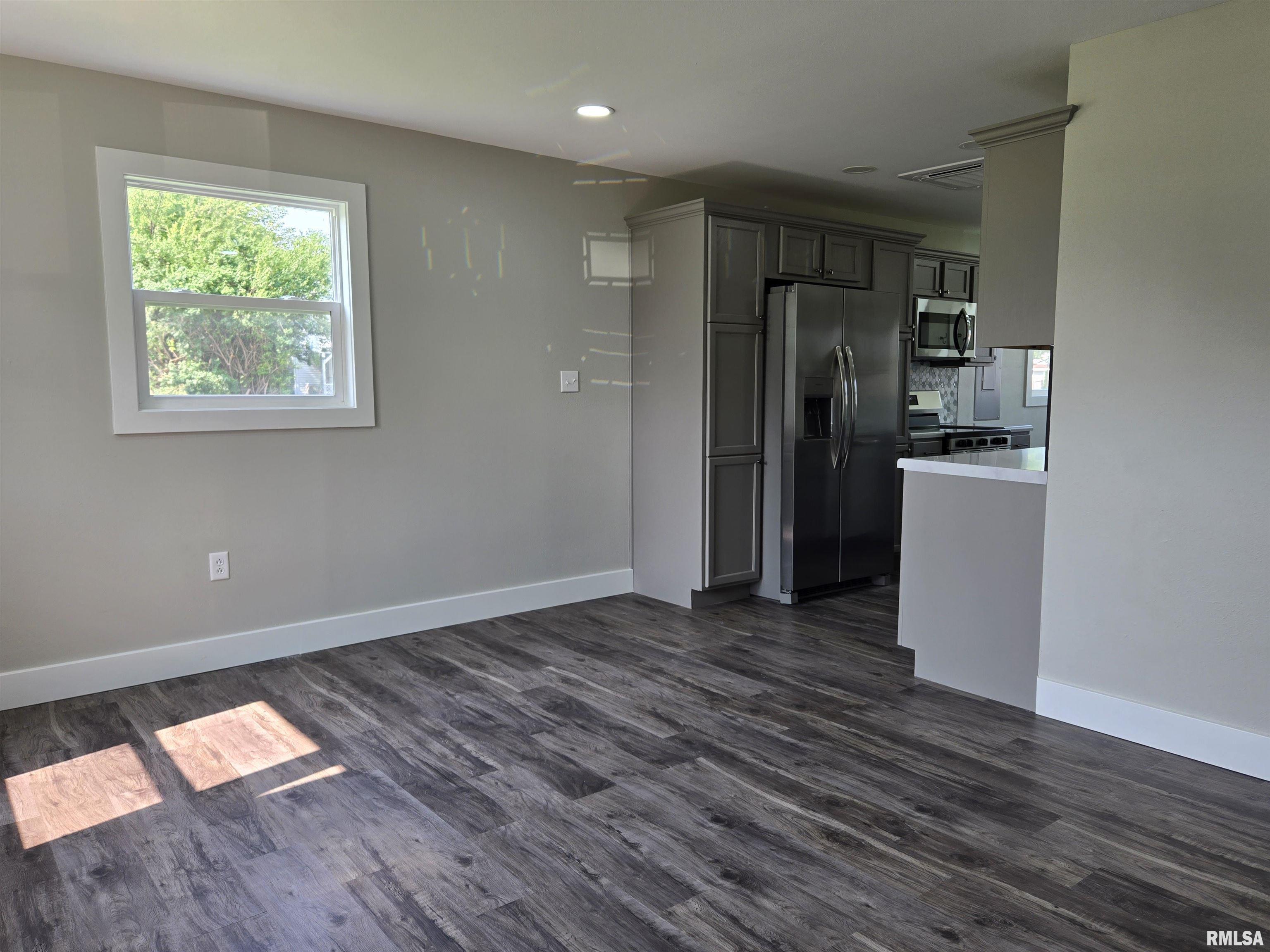 433 North Prairie Avenue Macomb, IL 61455 - Photo 2 of 15