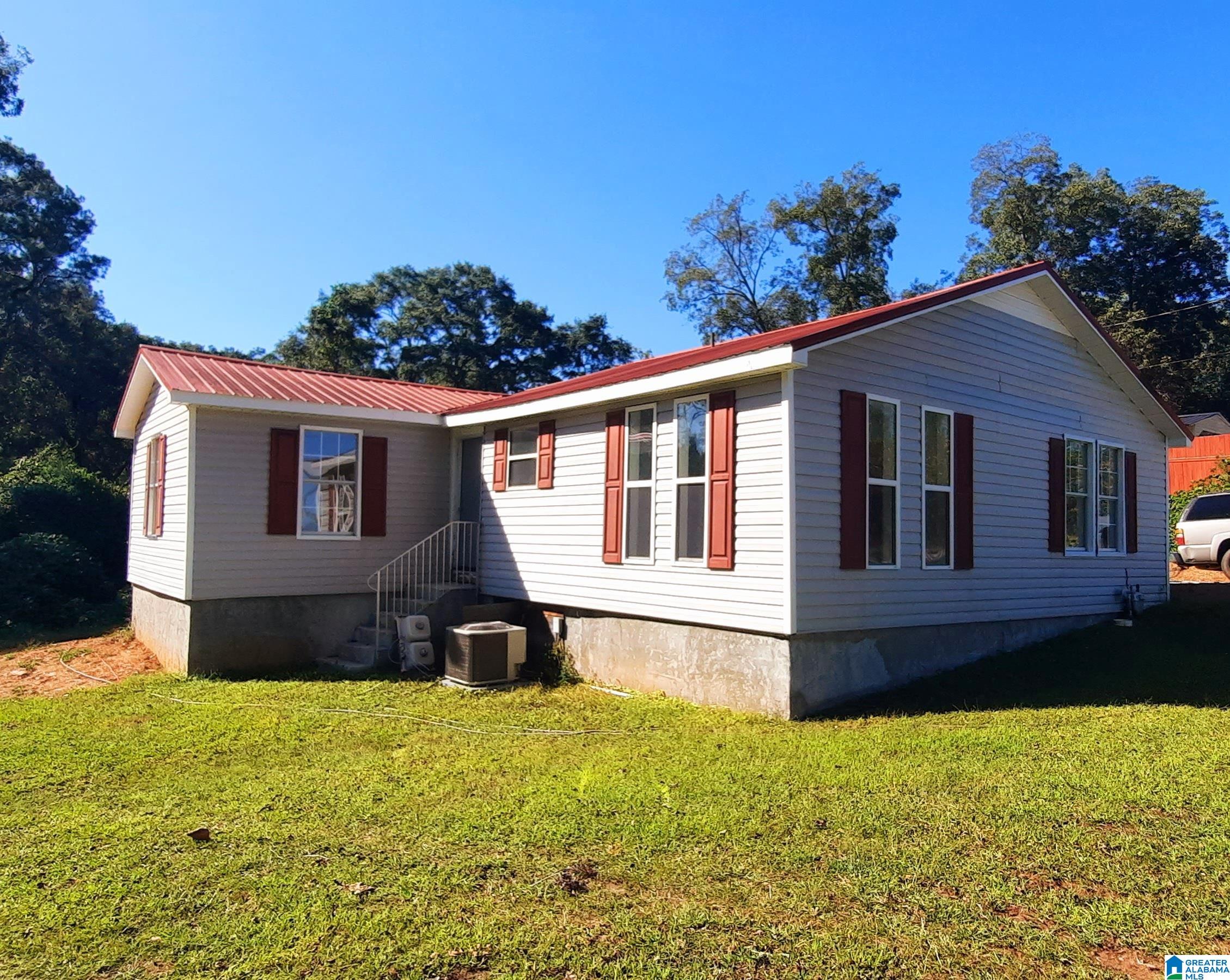 26 5th Street West Wedowee, AL 36278 - Photo 2 of 18