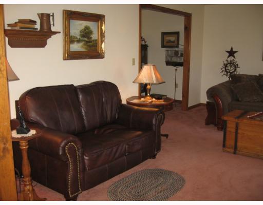 165 Shannon Road Renfrew, PA 16053 - Photo 5 of 12 Living Room.