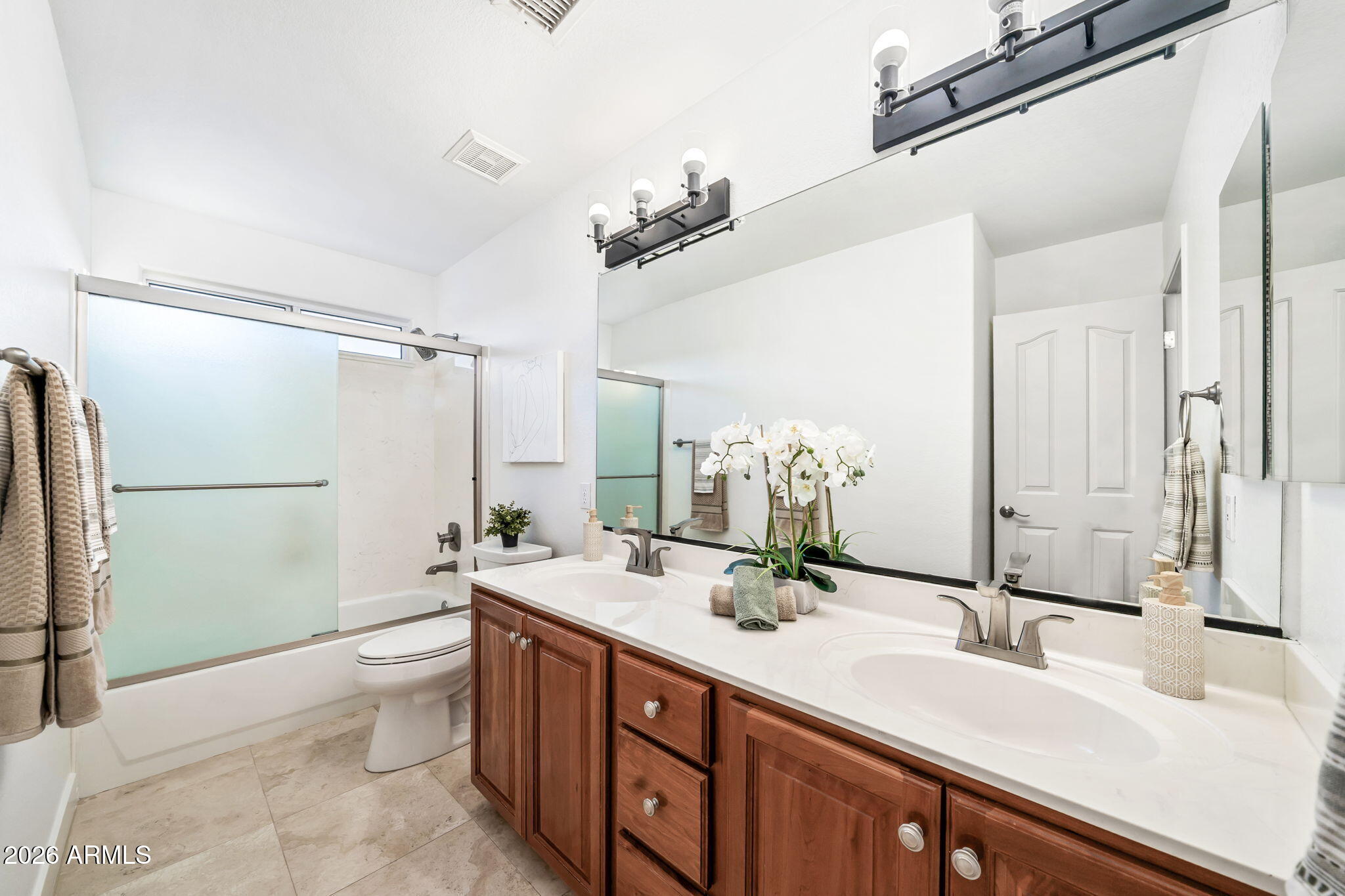 14801 South Foxtail Lane Phoenix, AZ 85048 - Photo 24 of 49 Upstairs Hall Bath