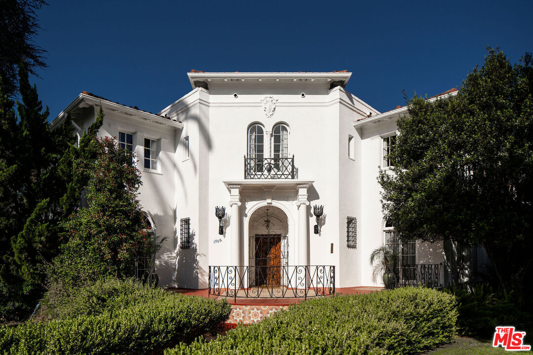 1705 Wellington Road Los Angeles, CA 90019 - Photo 1 of 29