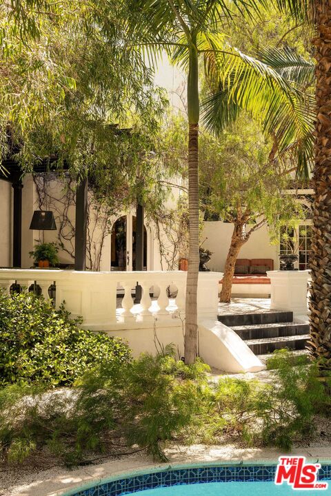 1705 Wellington Road Los Angeles, CA 90019 - Photo 5 of 29