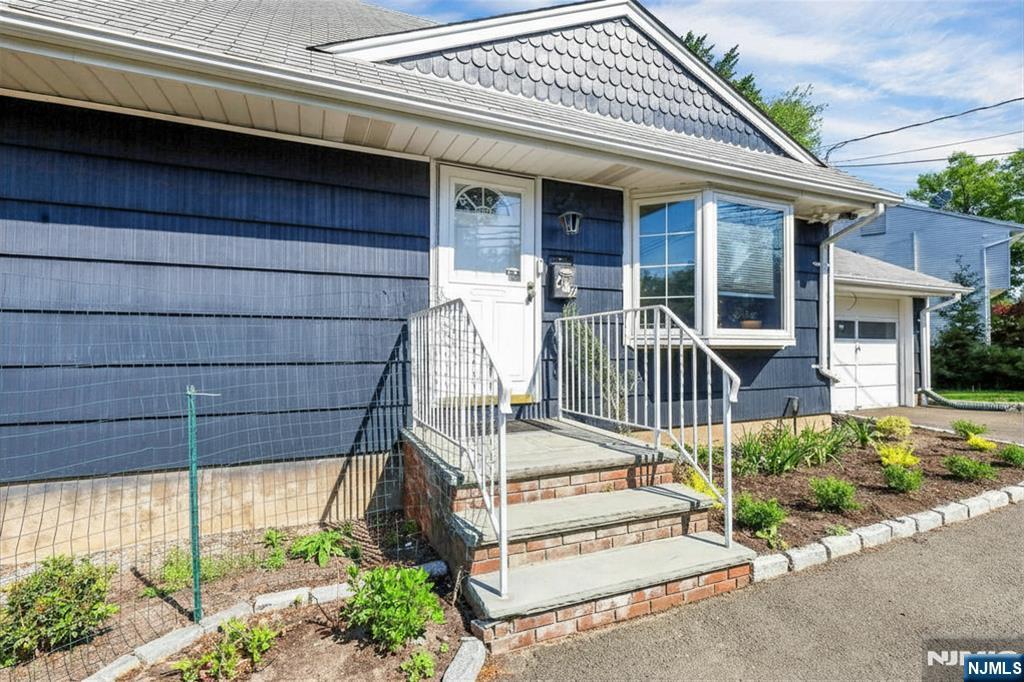 497 Tappan Road Norwood, NJ 07648 - Photo 3 of 33