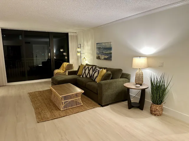 $4,500 | 3400 North Ocean Drive, Unit 706, Singer Island, FL 33404