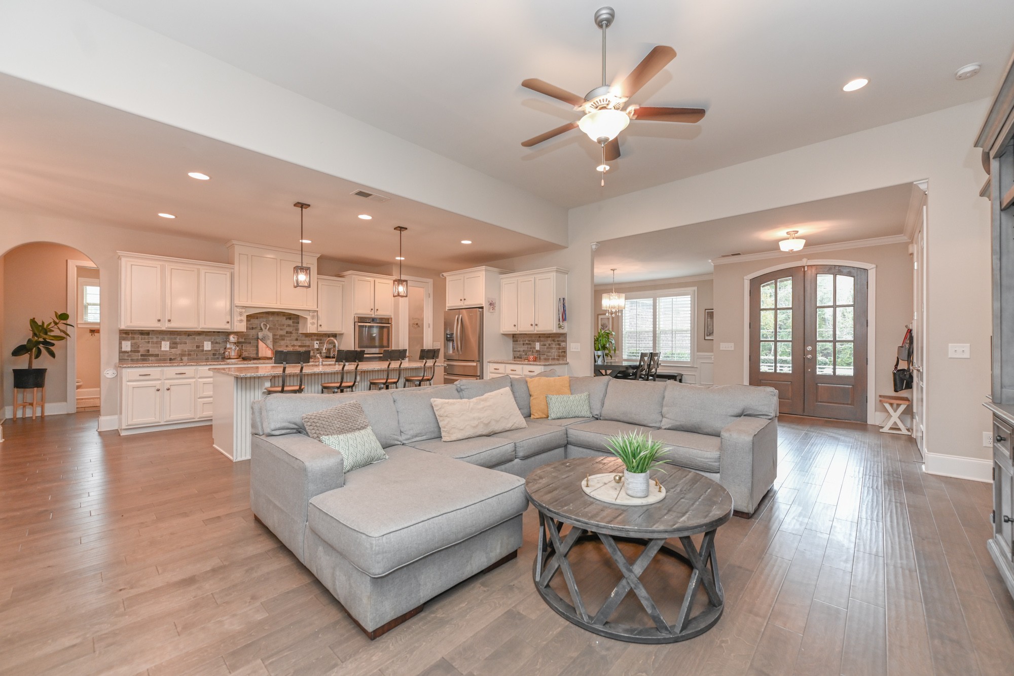 1431 Center Point Road Hendersonville, TN 37075 - Photo 3 of 20 a living room with furniture and kitchen view