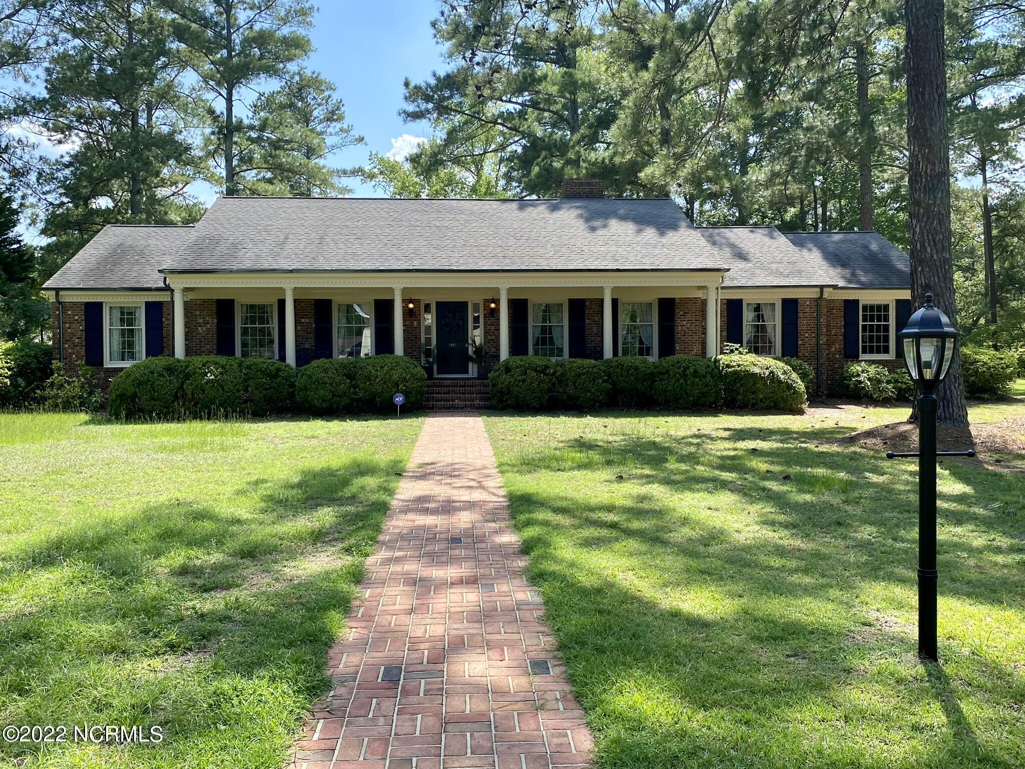 905 School Drive Williamston, NC 27892 - Photo 2 of 67 IMG_2669