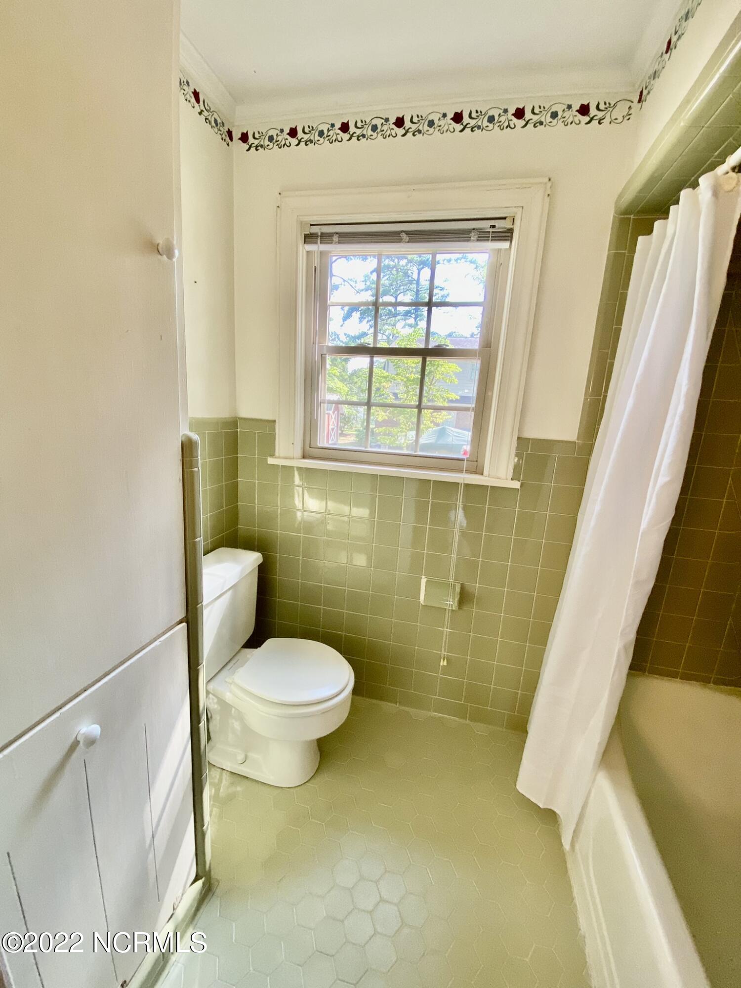 905 School Drive Williamston, NC 27892 - Photo 31 of 67 IMG_2710