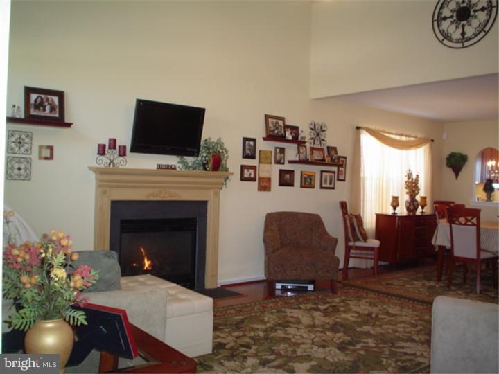 92 Longcross Road Royersford, PA 19468 - Photo 11 of 25 Living Room