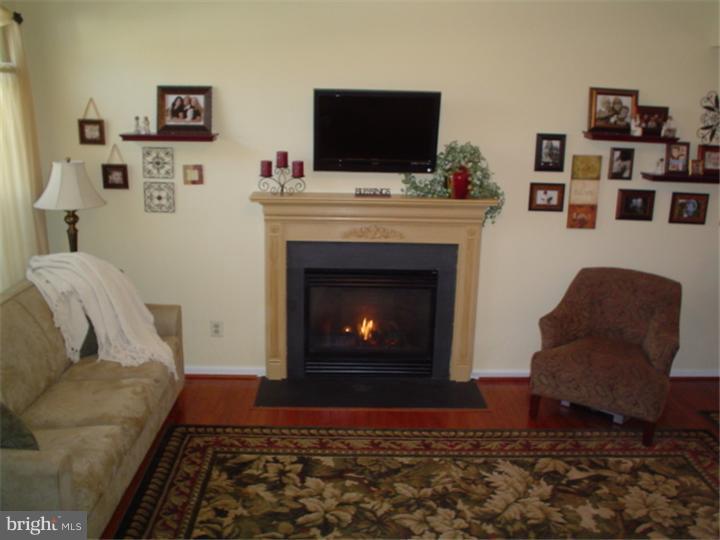 92 Longcross Road Royersford, PA 19468 - Photo 9 of 25 Living Room