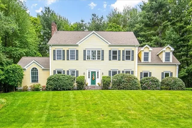 $1,399,000 | 17 Bridle Path, Walpole, MA 02081