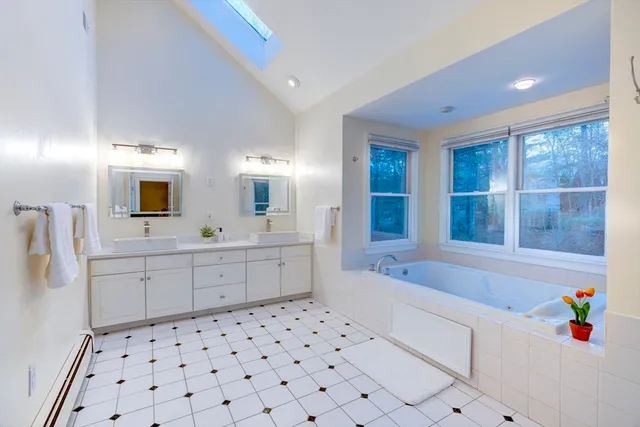 $1,399,000 | 17 Bridle Path, Walpole, MA 02081