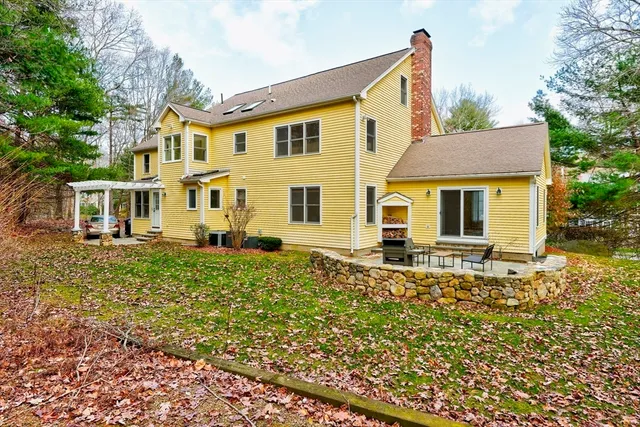 $1,399,000 | 17 Bridle Path, Walpole, MA 02081