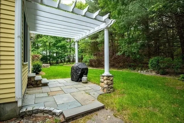 $1,399,000 | 17 Bridle Path, Walpole, MA 02081