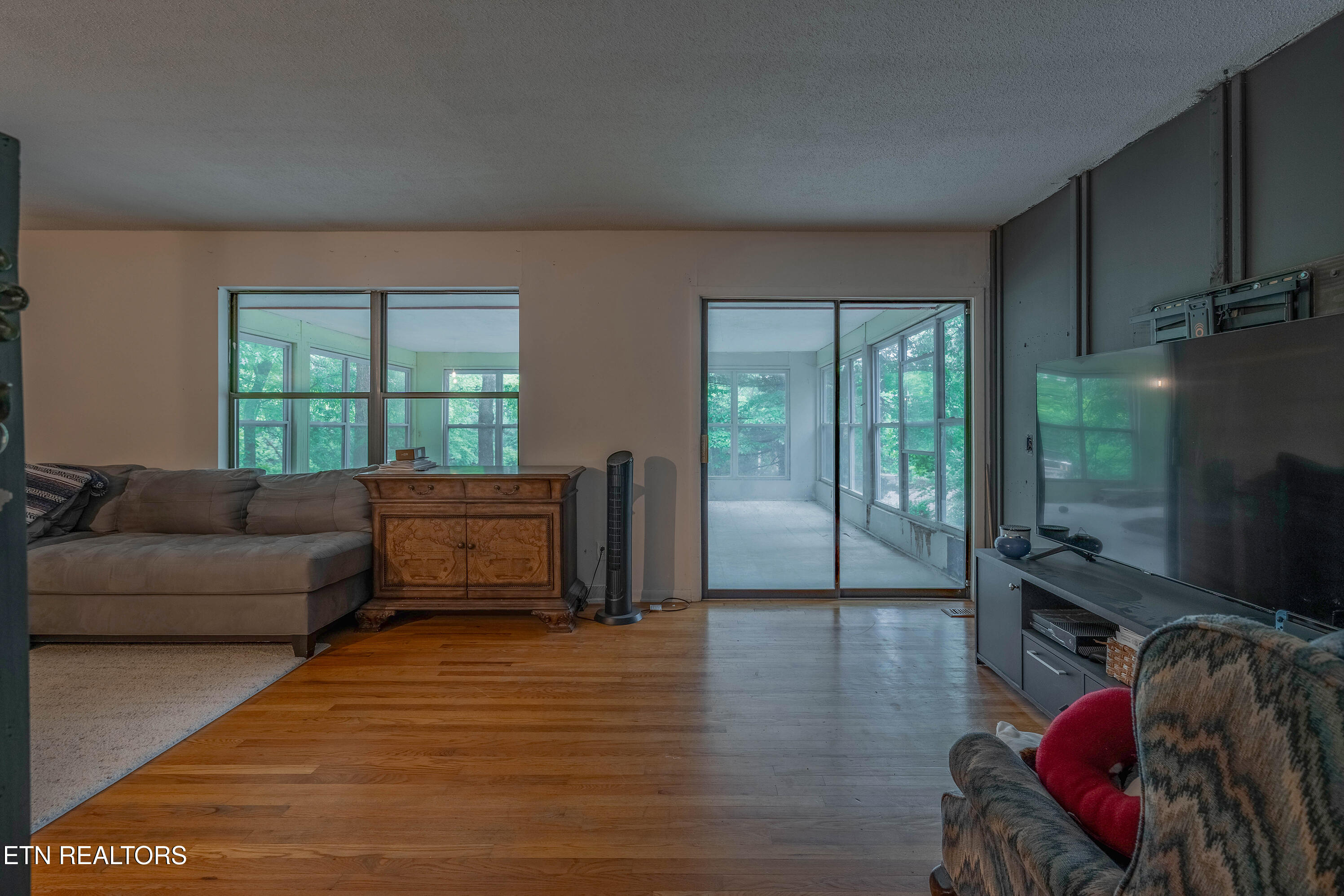 A7305895-HDR