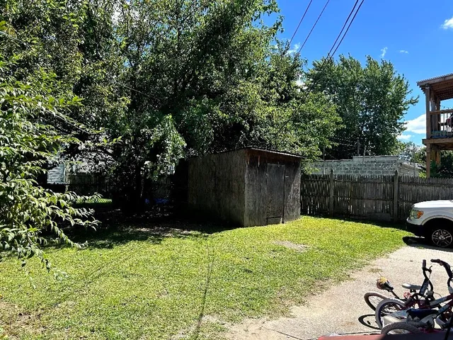 a view of a backyard with small cabin