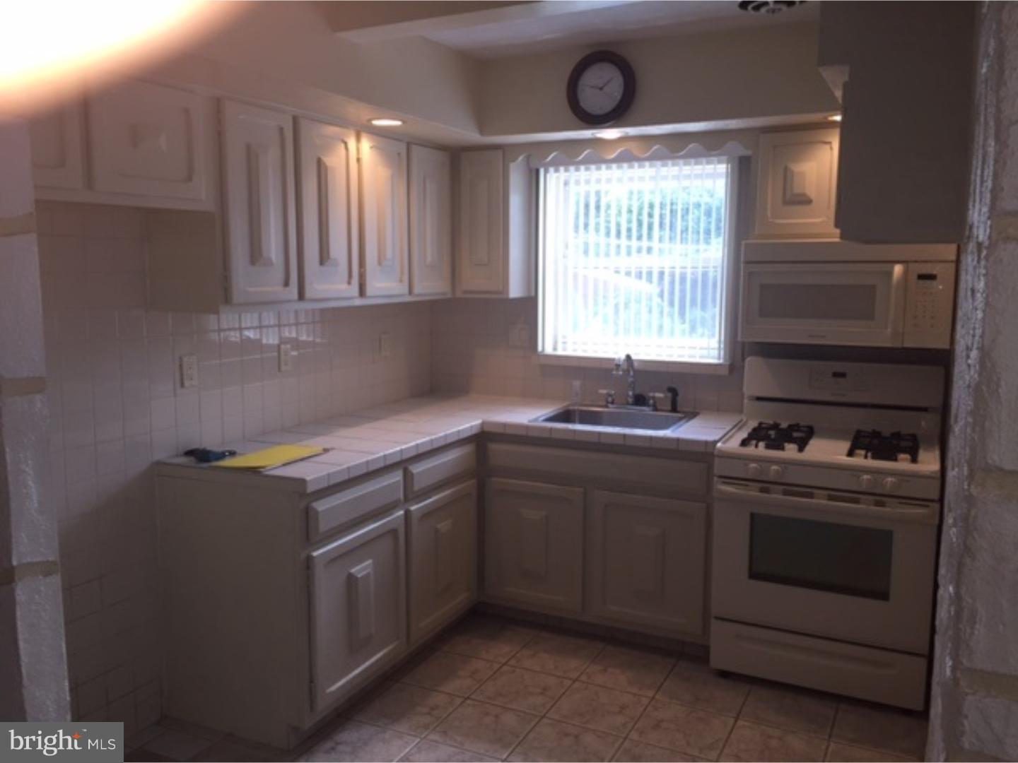 11933 Covert Road Philadelphia, PA 19154 - Photo 4 of 24 Kitchen