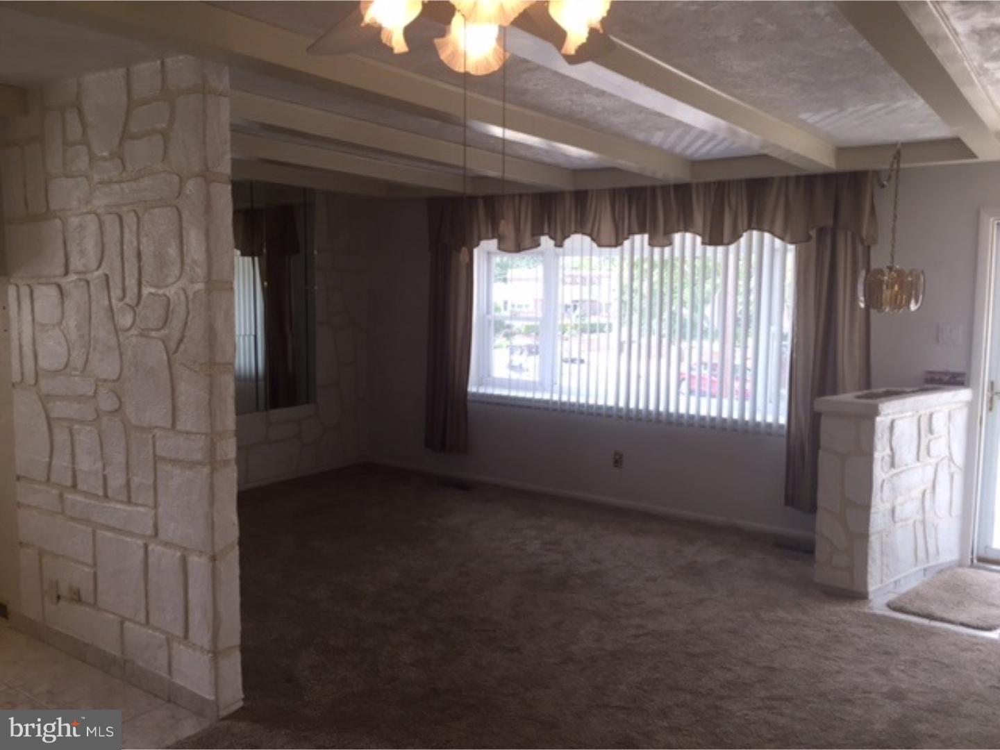 11933 Covert Road Philadelphia, PA 19154 - Photo 5 of 24 Living Room