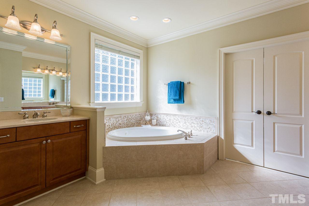 10512 Charmford Way Raleigh, NC 27615 - Photo 20 of 25 Gallery Image 20