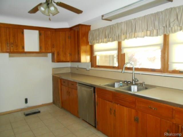 16252 Inkster Road Redford, MI 48240 - Photo 7 of 14