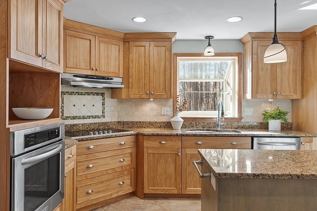 72 Forrest Road Westford, MA 01886 - Photo 3 of 42 Gallery Image 3