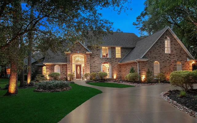 $1,698,000 | 38 Southgate Drive, The Woodlands, TX 77380