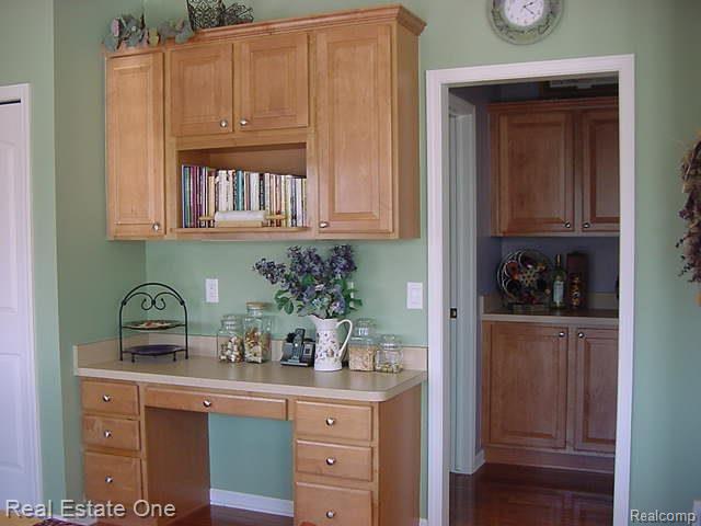 684 Enchantment Drive Rochester, MI 48307 - Photo 15 of 22 Built in Desk