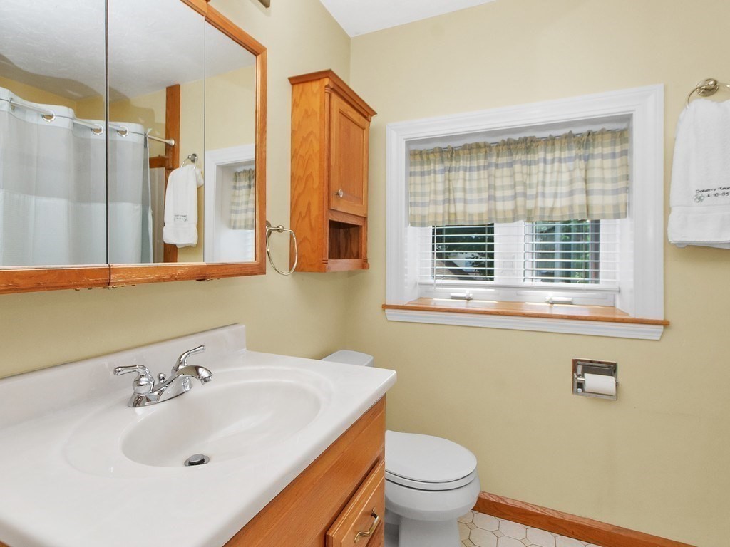 29 Ash Street Waltham, MA 02453 - Photo 26 of 37