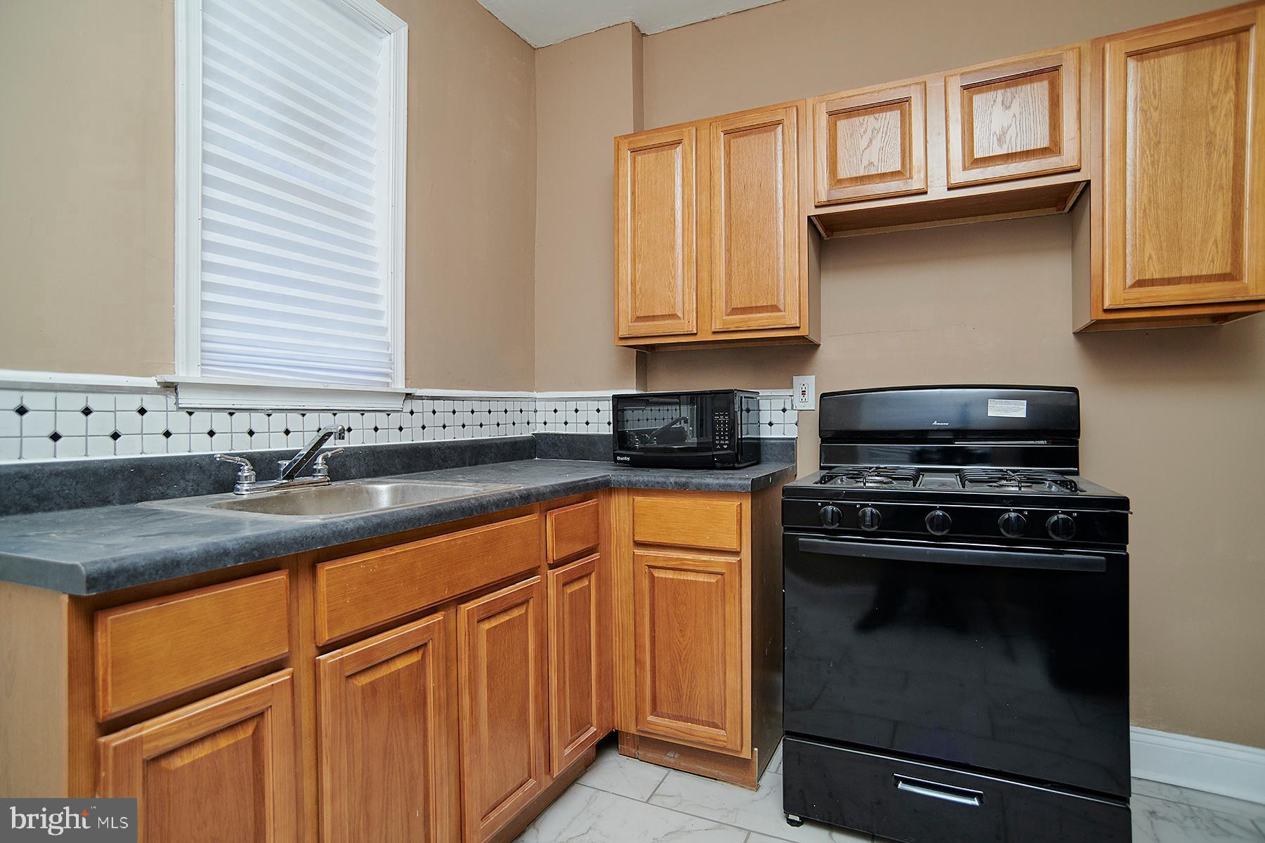6123 Upland Street Philadelphia, PA 19142 - Photo 9 of 11